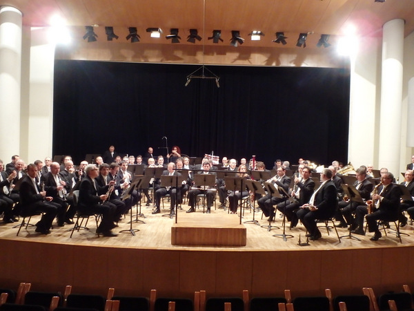 The Orchestra of València readies.